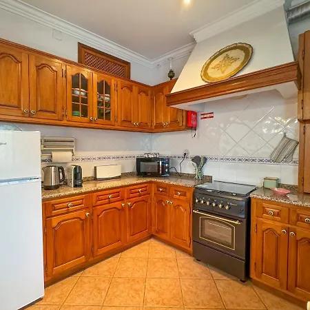 Patio Privado Com Churrasqueira By Ferias Em Figueira Villa Figueira da Foz