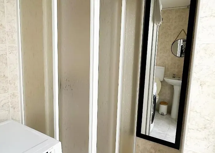 Pátio Privado Com Churrasqueira By Em Figueira